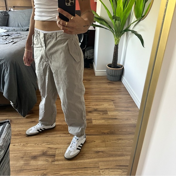 GREY UNIQLO CARGO WIND PANTS - SIZE 30-33 - Picture 7 of 8